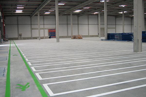 Marquage directionnel pour parkings